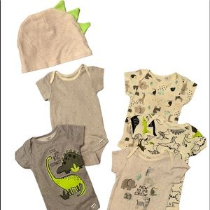 Organic gerber 6-9 months onesies